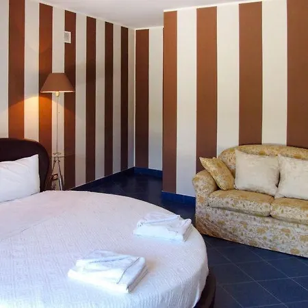 Sleeps 12 Pool Air Con Wifi Costarainera