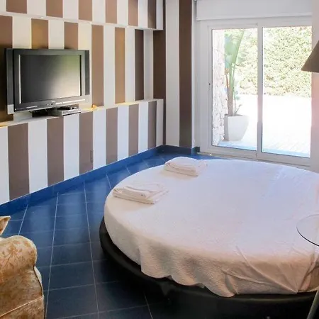 Sleeps 12 Pool Air Con Wifi *