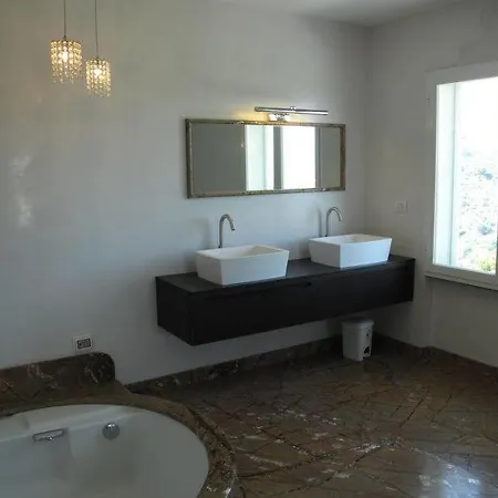 Sleeps 12 Pool Air Con Wifi * Costarainera